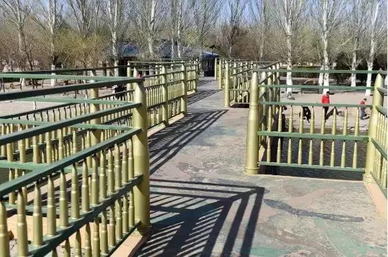 包头有一座30多米长的桥,用了近1500枚炮弹造成!