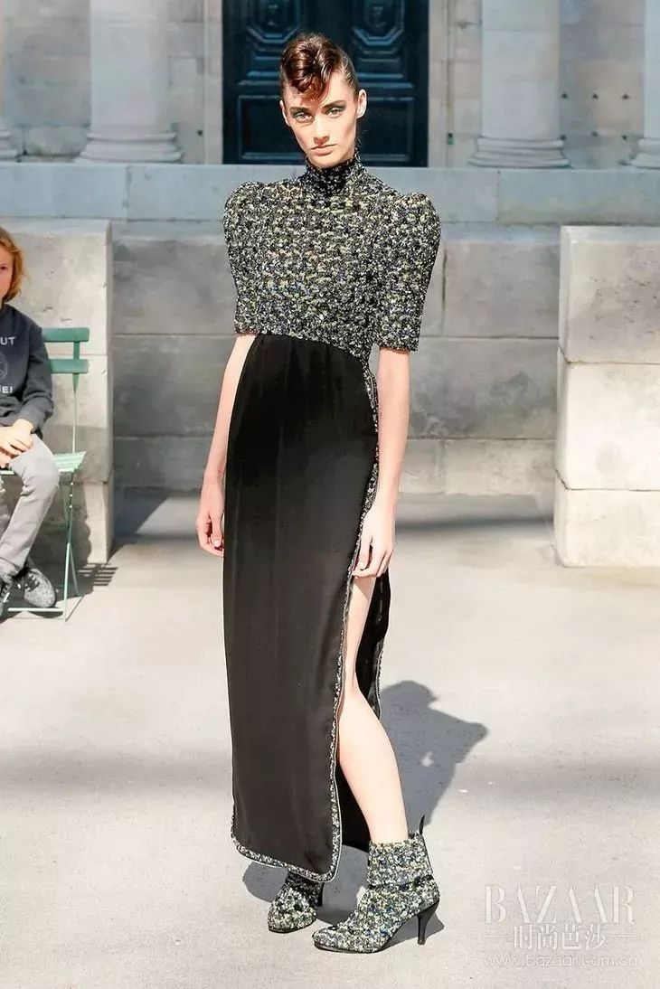 塞纳河倒映着埃菲尔铁塔,香奈儿的绝美高定