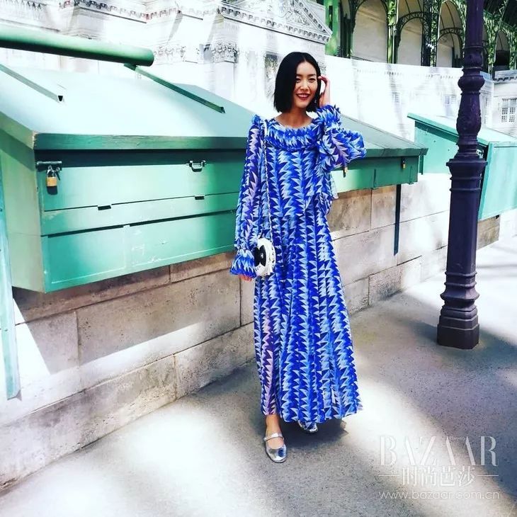 塞纳河倒映着埃菲尔铁塔,香奈儿的绝美高定