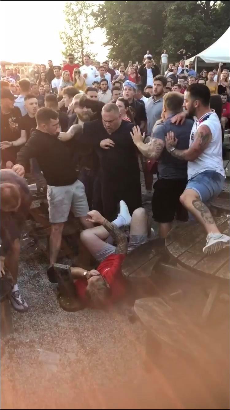 英格兰vs克罗地亚球迷的反应,英格兰球迷vs苏格兰球迷