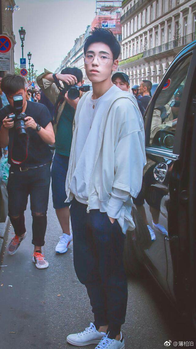 范丞丞绿头和黄明昊紫发造型,秦霄贤范丞丞gq盛典造型