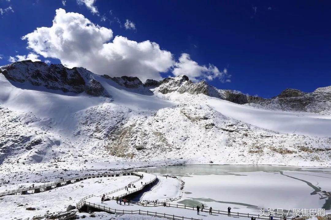 从成都出发最近的草原,成都出发4小时雪山花海