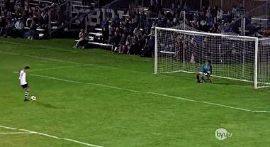 真正英勇的门将守门是不用手的!