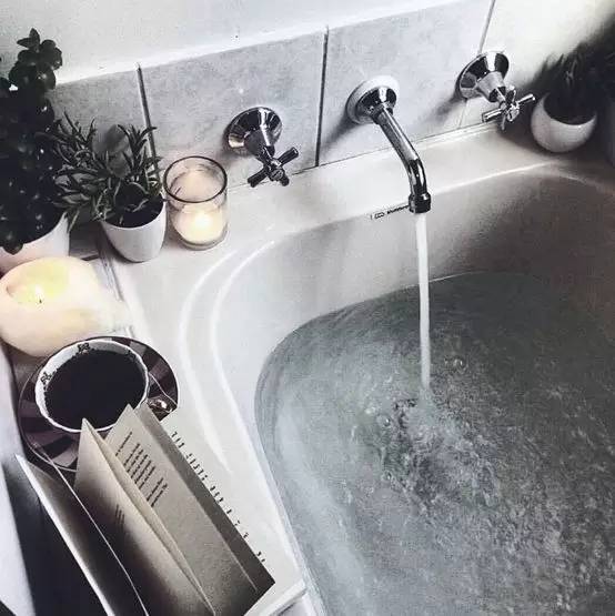 水里滴一滴风油精,风油精加水里