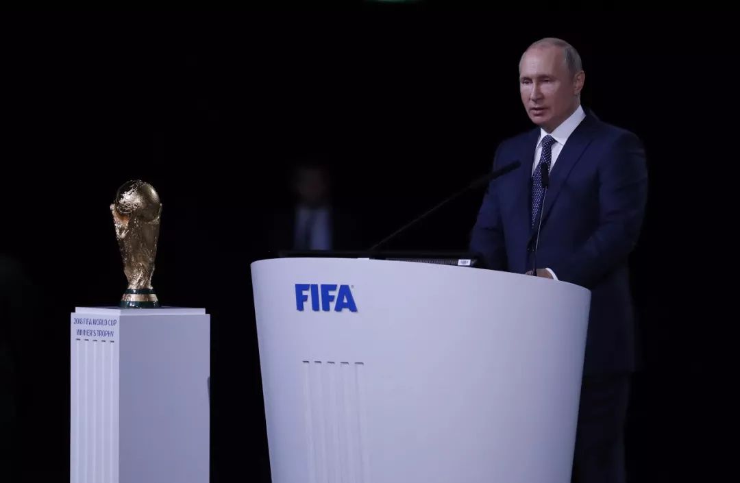 梅姨送比利时球衣,梅姨比利时球衣