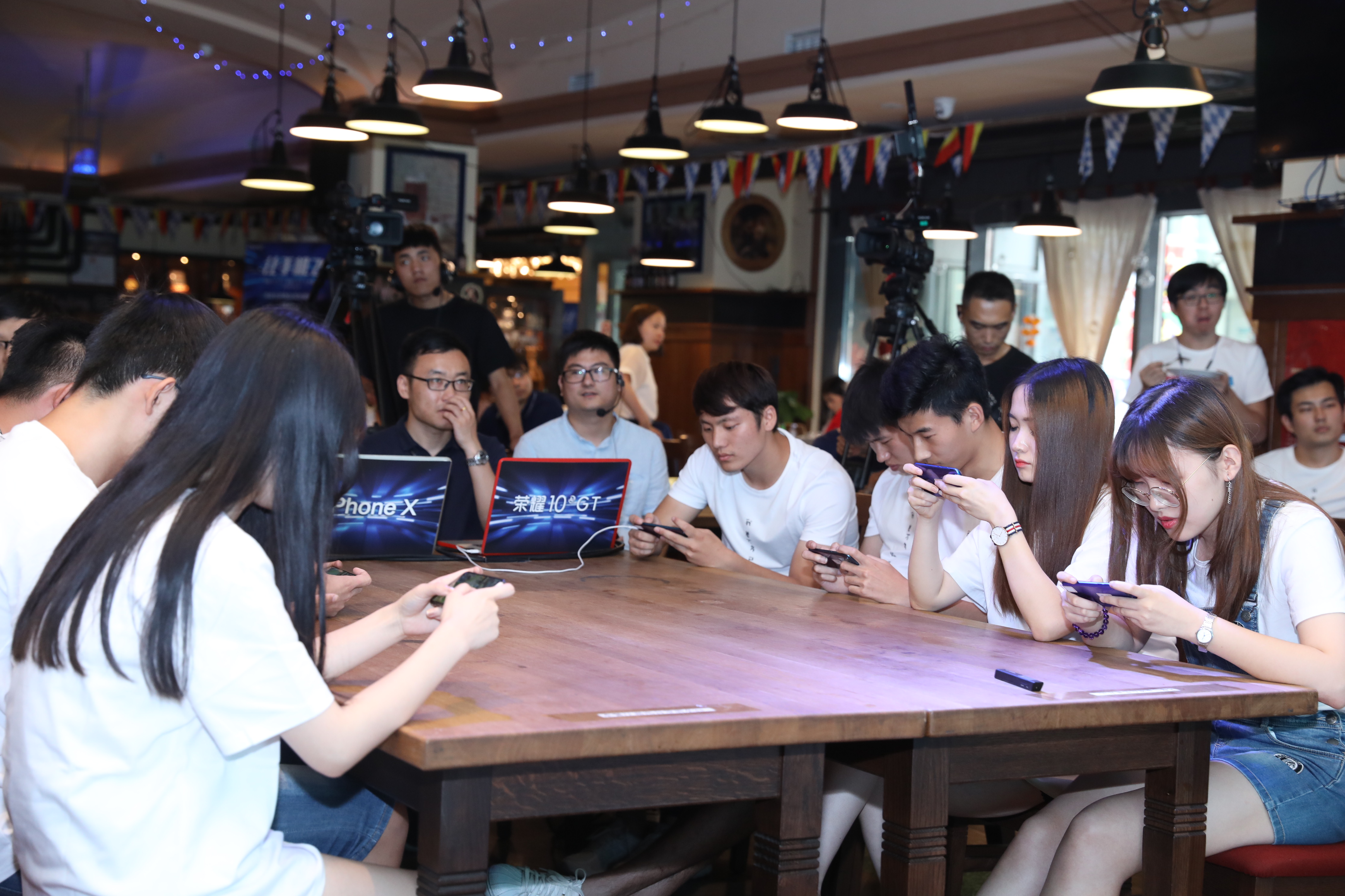 荣耀10gt版发布,荣耀10与荣耀gt