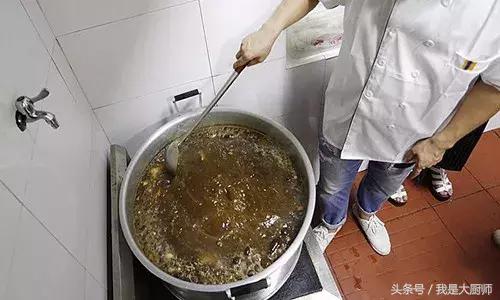 卤师傅卤水发黑怎么办,怎样去除卤菜的卤水味