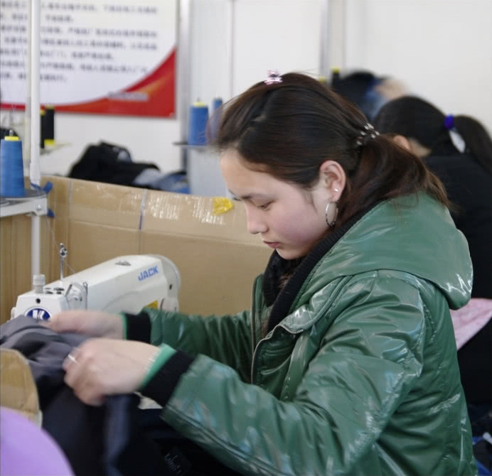 服装厂月薪两万,服装厂招人进厂打工的真实经历