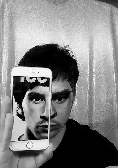 为了哄女老板，95后小伙仿妆梅西，画上胡须后神还原！