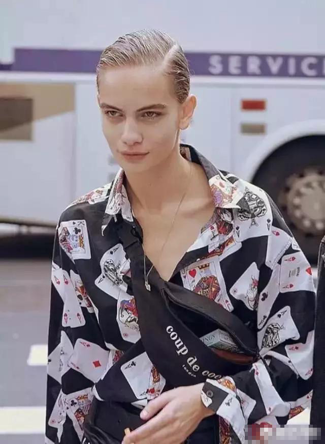 平胸是由什么决定的,平胸是生理特征吗