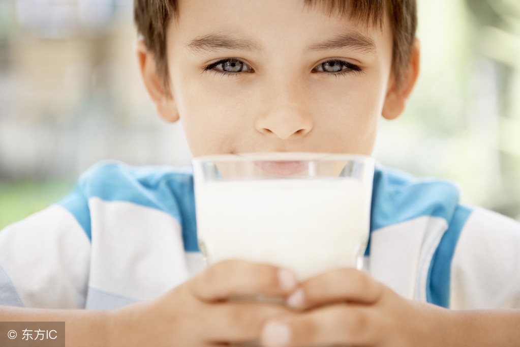 宝宝吃补钙胶囊饭前吃还是饭后吃,给宝宝补钙应该吃乳钙还是液体钙