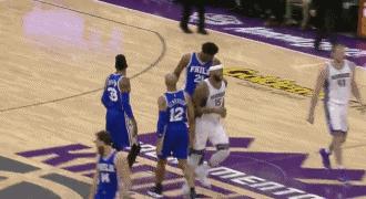 世界杯看点之网友一大疑问：运动员为什么喜欢互相摸屁股？