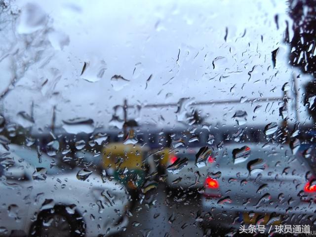 “兄弟，请问汉森贝壳球场怎么走？”