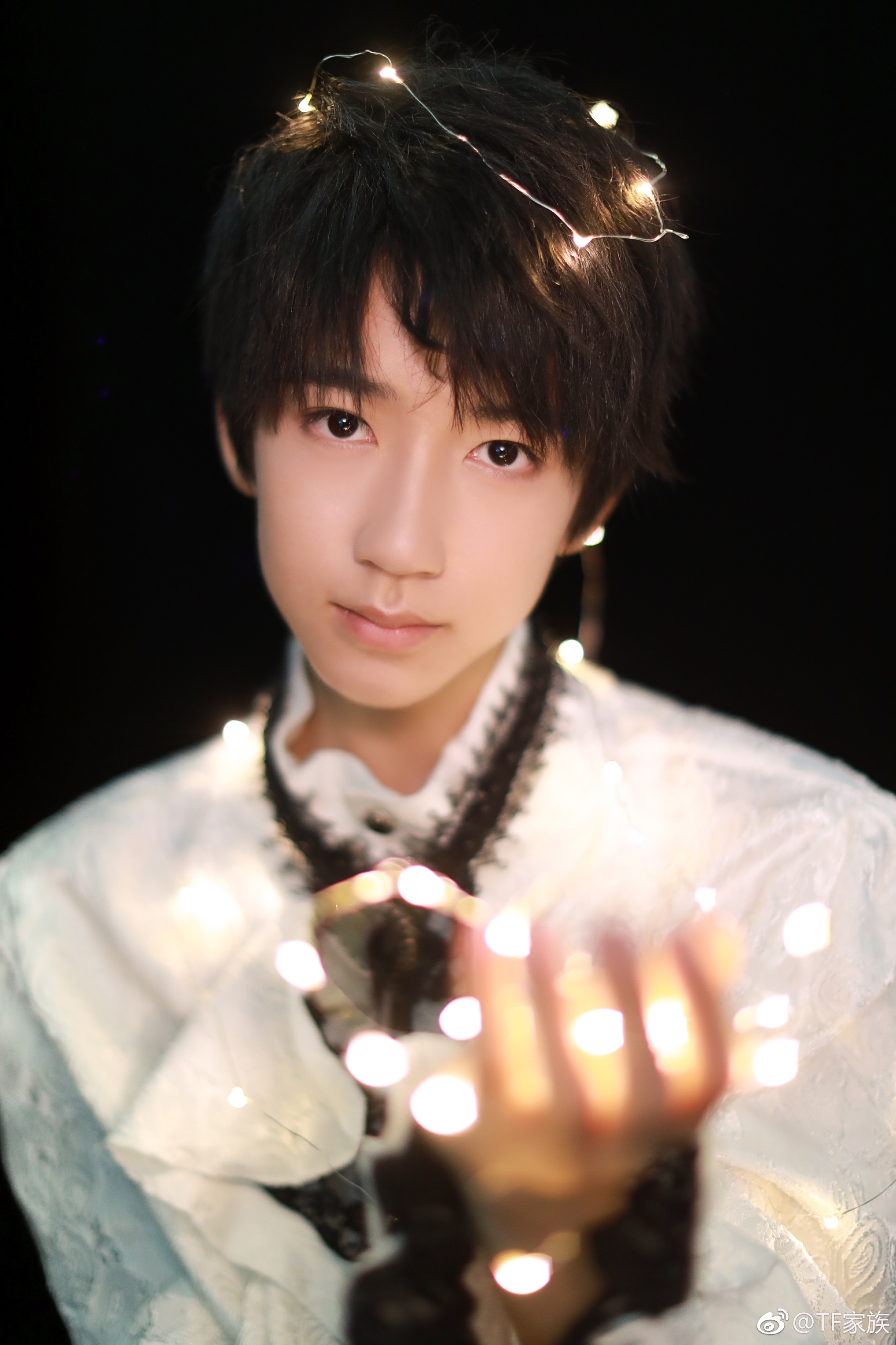 tf瀹舵棌涓変唬璇勪环鏄撶儕鍗冪幒,tfboys涓轰粈涔堝彧鏈夋槗鐑婂崈鐜哄彂灞曞ソ