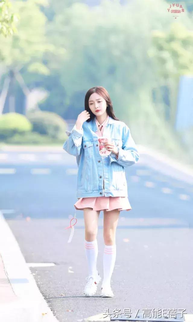 吴宣仪海南甜美穿搭,不知道怎么搭配时尚让小姐姐教你