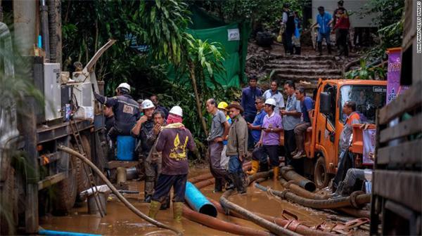 泰国失踪足球队获寻！十几国接力救援