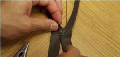 拉链头太紧怎么弄松,拉链头拉不下来怎么修理小妙招