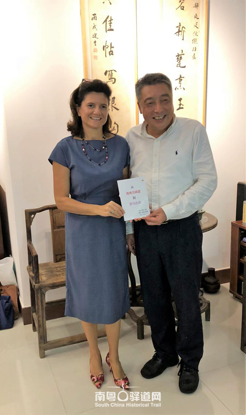 闃跨憺瀵硅瘽,闃跨憺璁胯皥