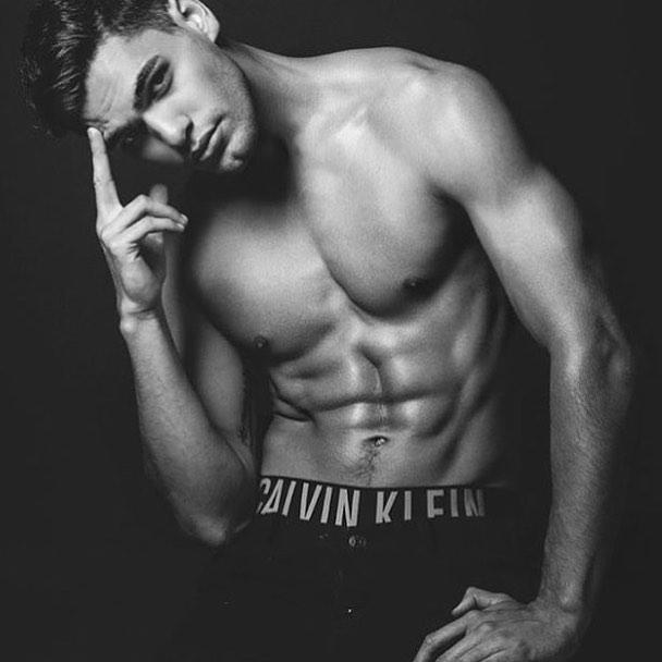 单脚弹跳力和爆发力训练在家训练,怎么在家练弹跳力和滞空能力