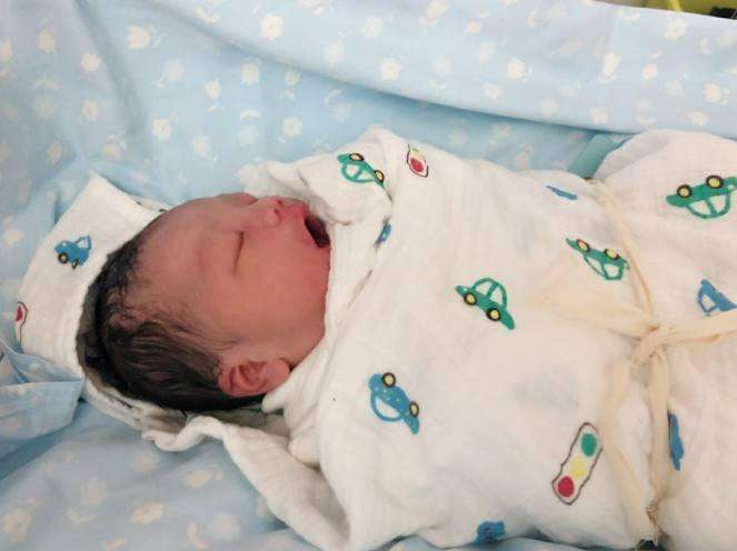 顺利剖腹产6斤男宝,孕期34周剖腹产生出来的孩子