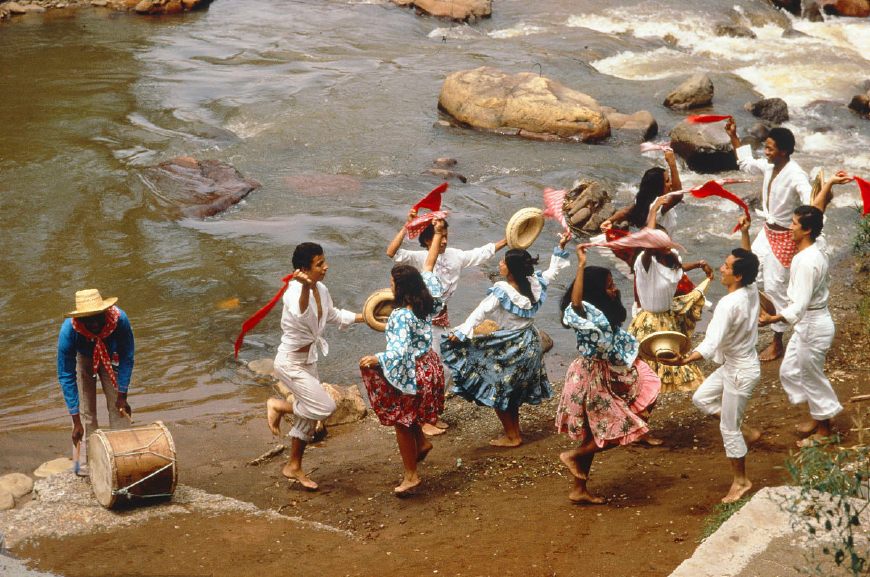 此国本是地区大国，却将世界杯举办权拱手让人，如今穷得揭不开锅