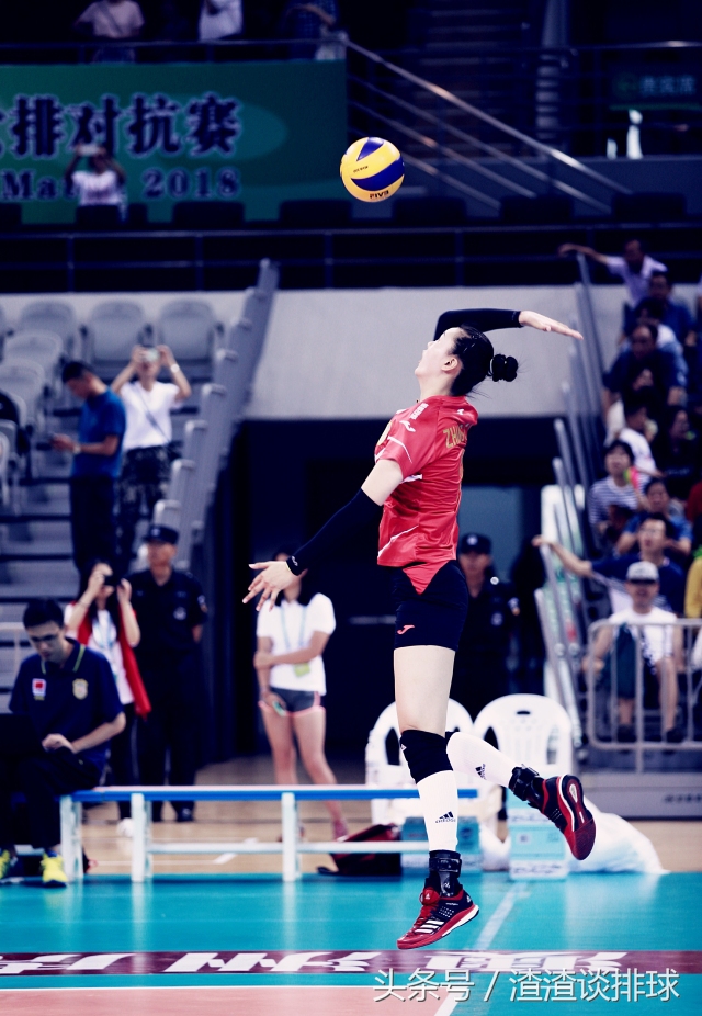 排球技术的首次进攻——发球，发球的主要类型搞不懂的看过来