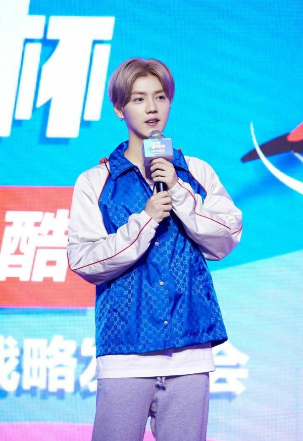 鹿晗足球时刻,鹿晗的足球表现如何