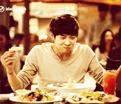 一块钱就能买到超级好吃的小零食,随便就能买到的零食