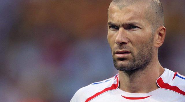 足球最佳阵容梅西c位出场,足球史上最强11人阵容c罗