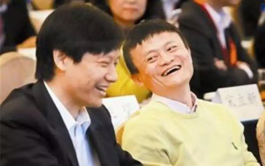 小米上市，雷军离首富还差100米……