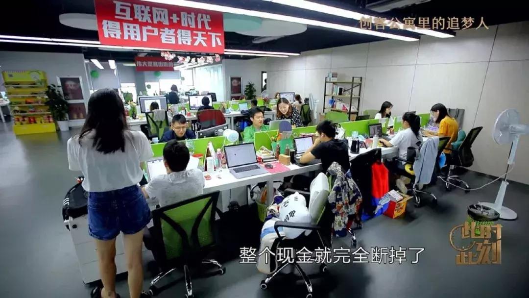 90后女生年入百万,95后女孩从考研失败到年入百万