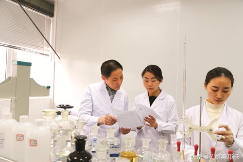 突出党建引领牢记工作使命材料,突出特色党建引领