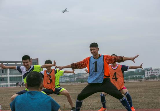 10平方厘米的梦想：为绵阳特校少年的足球梦想充值