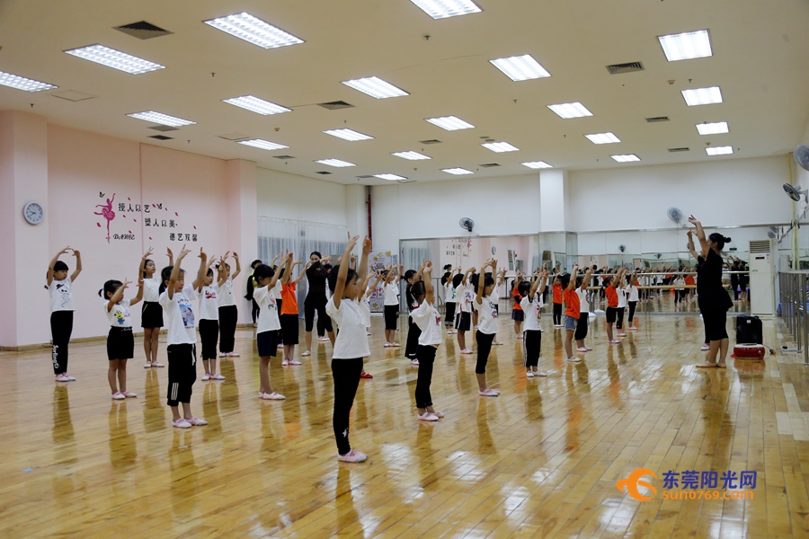 小孩学习父母要陪着一起学习吗,东莞儿童暑假培训