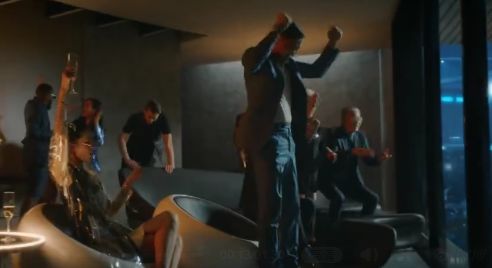 这则拍中国马屁的广告好玄幻，国足全凭你敢……想