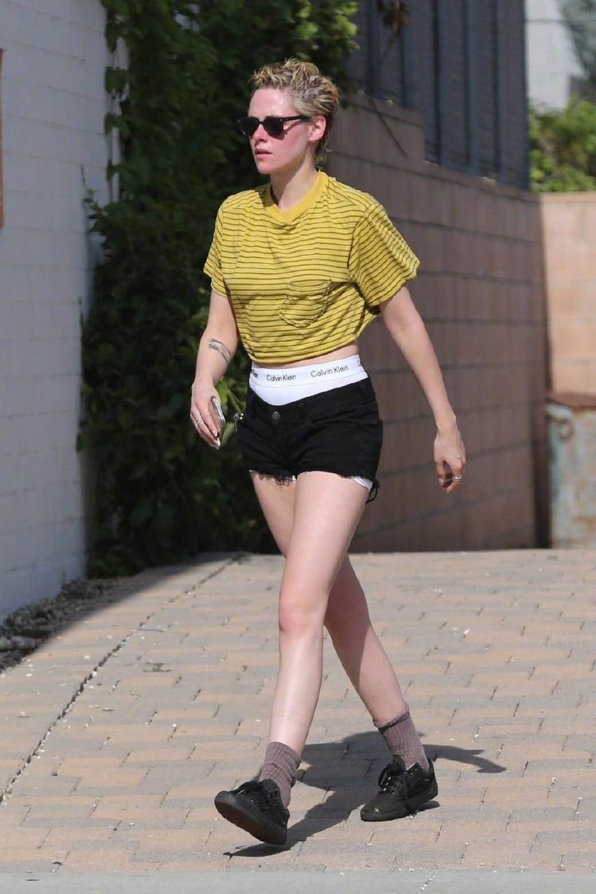 有了女朋友的“暮光女”K帅竟然将CK*裤内**这么穿，网友：这是时尚