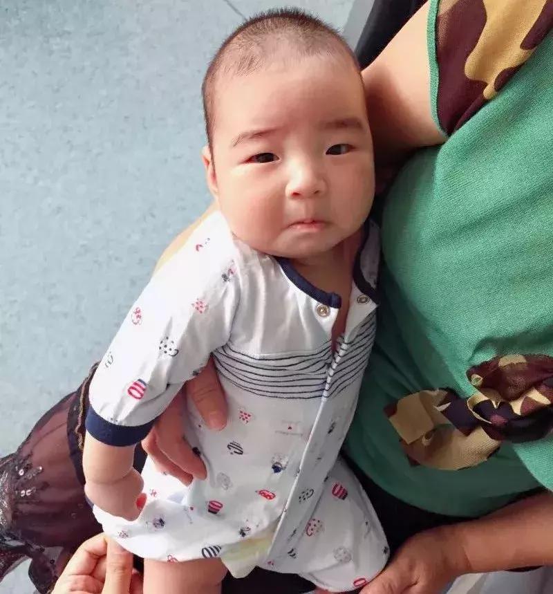 小孩打针被吓哭了,你家孩子害怕打针吃药吗