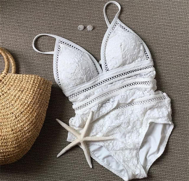 穿了泳衣下水就不会下沉吗,穿泳衣要穿怎样的内衣