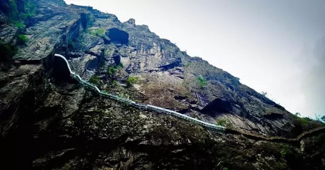 云南9d玻璃栈道,云南雪山峡谷玻璃栈道