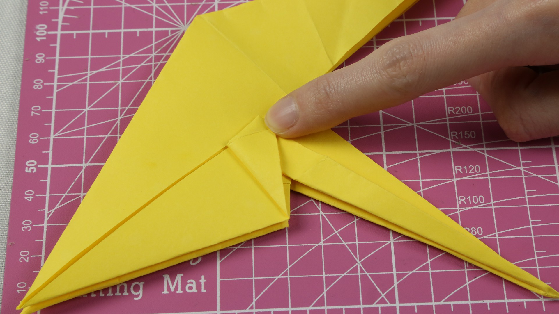 想要恐龙玩具，不用再去商场买了，姑娘教你巧用一张纸折出来