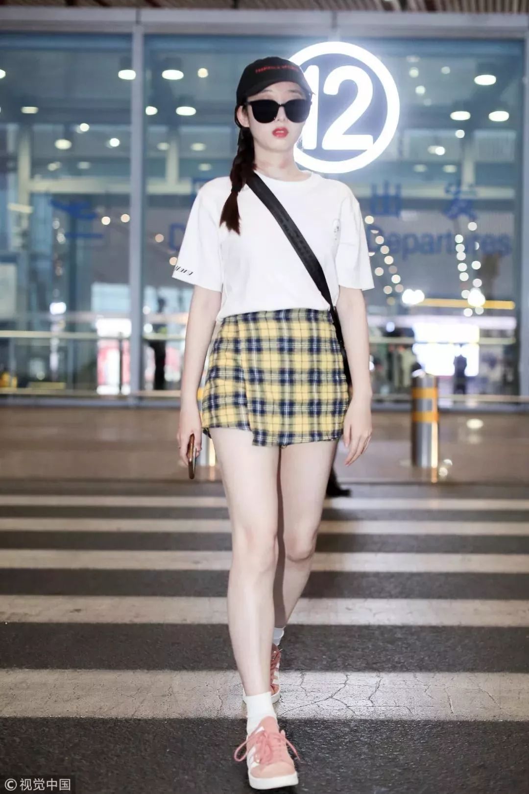 oversizetee穿搭,教你几种白tee的时尚穿法