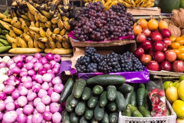 左脚北半球右脚南半球的国家,右脚在南半球左脚在北半球