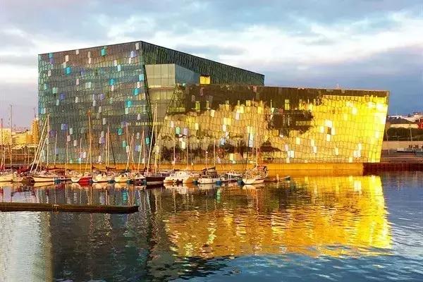 冰岛足球的风格,冰岛室内足球场