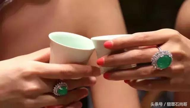 刚买的新翡翠手镯应该怎样保养,怎样保养翡翠手镯才能更通透