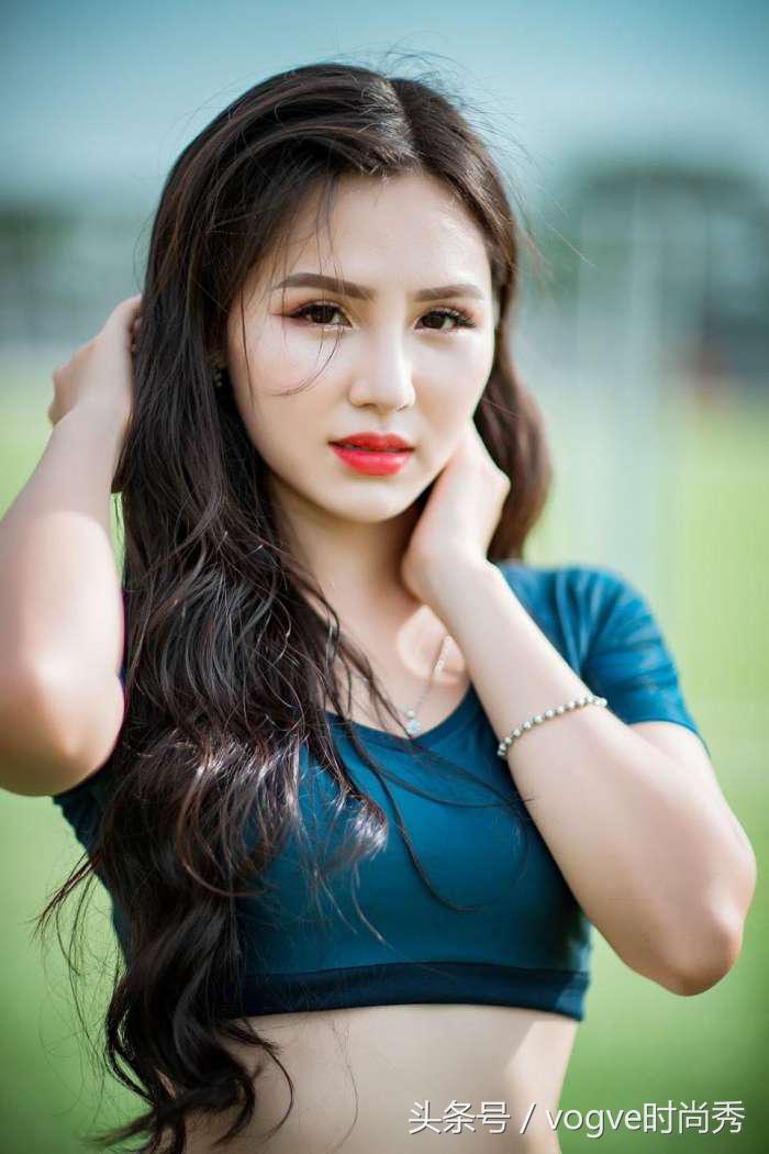 清纯校花化身法国女球迷，秀性感蛮腰助威高卢雄鸡