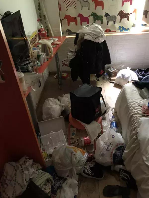 90后姑娘住酒店两个月,从不允许保洁进房打扫,最后逼得店家报警!网友:一定要转我妈看!
