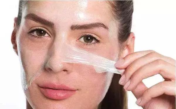 怎么才能完美的遮住鼻子上的黑头,鼻头黑头怎么去除草莓鼻