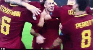 为什么足球运动员喜欢摸头,足球运动员为什么喜欢摸头