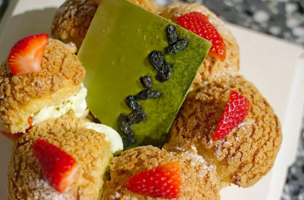 为了1000支大牌口红，我走进了一家明星网红店