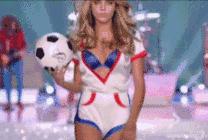 世界杯决赛之夜,千人齐聚魅力赣江,比基尼美女陪你嗨到凌晨~